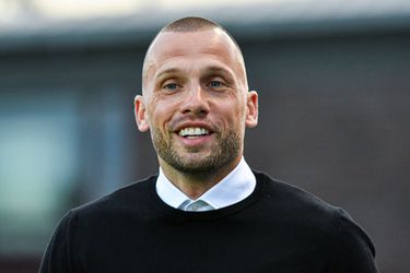 John Heitinga verlengt contract als trainer van Jong Ajax met 2 jaar