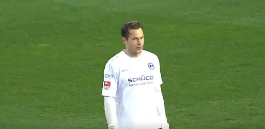 Ook in Duitsland enorme blunder van keeper (video)