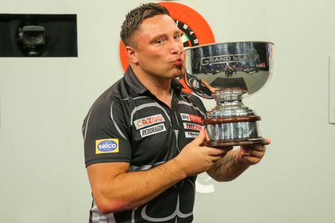 Gerwyn Price blij met 3e Grand Slam-eindzege: 'Hield mijn niveau, miste bijna niets'