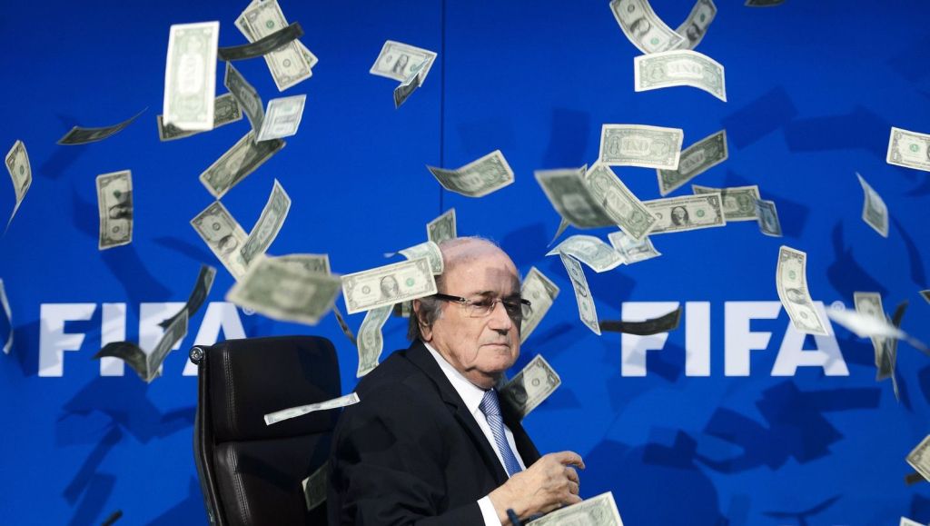 Blatter verdiende 3,3 miljoen in 2015 bij FIFA