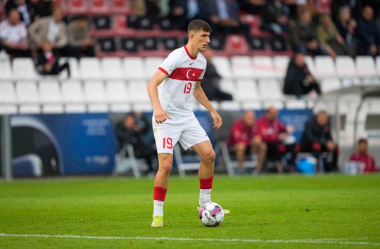 Ajax moet aanwinst Ahmetcan Kaplan tijd missen: verdediger loopt knieblessure op bij Jong Turkije