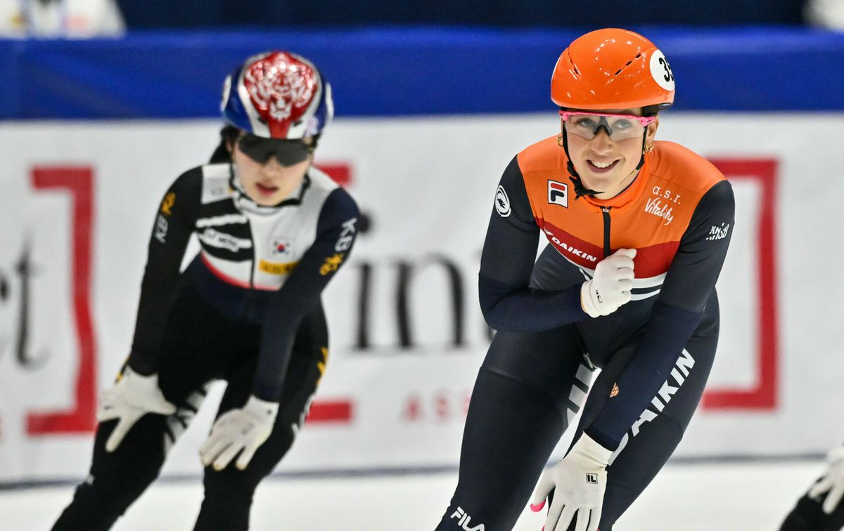 🎥​ | Shorttrackqueen Suzanne Schulting regeert ook bij 1e wereldbeker en wint 1.500 m