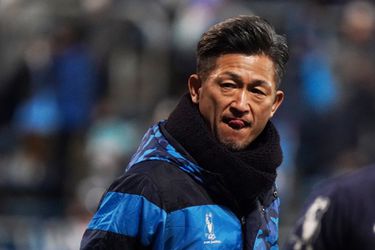 King Kazu tekent doodleuk bij: 54-jarige voetballer gaat door tot hij erbij neervalt