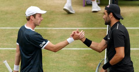 Servicekanon Matteo Berrettini houdt Botic van de Zandschulp uit finale Queen's