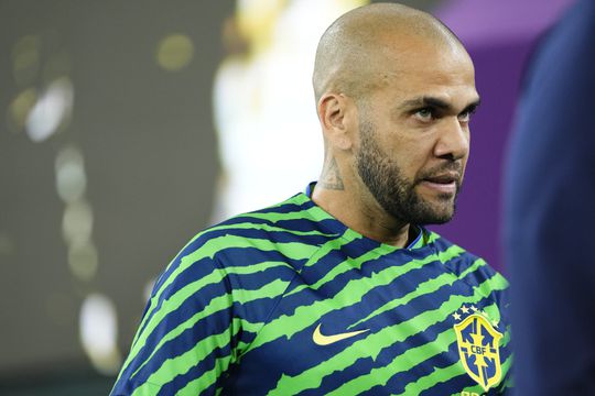 Vrouw van Dani Alves wil van hem af nadat hij is beschuldigd van aanranding