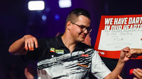 Gian van Veen maakt het Luke Humphries heel lastig in kwartfinale European Tour