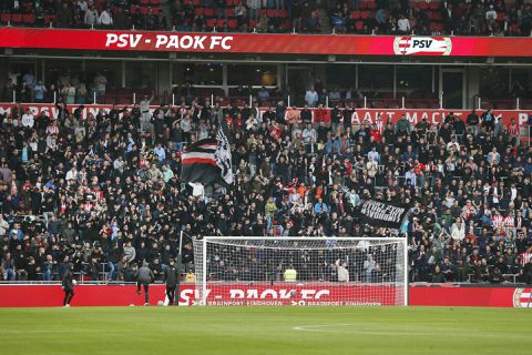 Spoedoverleg bij voetbalclubs na besluit kabinet: 'Een oplossing zonder perspectief'