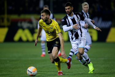 Heracles wint van VVV dankzij pingel, wedstrijd lag dik 20 minuten stil door blessure Promes
