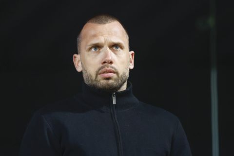 John Heitinga luidt noodklok bij Ajax: ‘Het is heel onrustig, moeten beslissingen worden genomen'