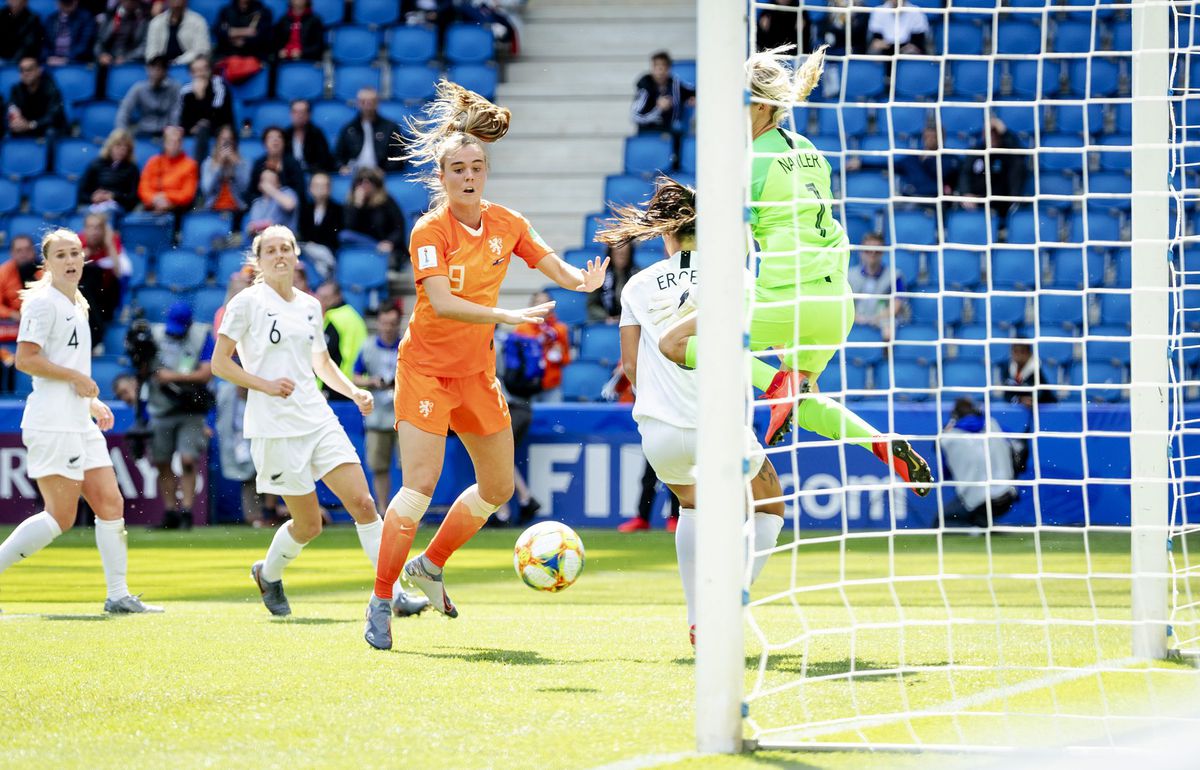 Invalster Jill Roord bezorgt Oranje Leeuwinnen hele late WK-zege op Nieuw-Zeeland
