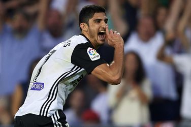 Wereldgoal Guedes hoogtepunt in dikke zege Valencia (video)