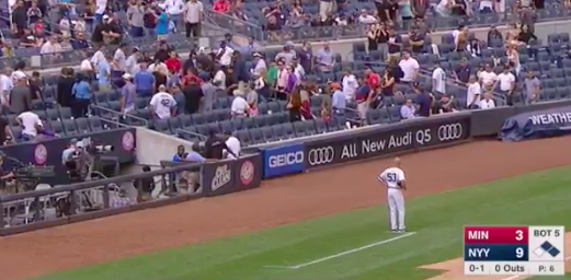 Meisje in publiek gewond door snoeiharde bal van Yankees-speler (video)