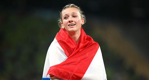 Femke Bol flikt het! Unieke dubbel is binnen na GOUD op 400 meter horden