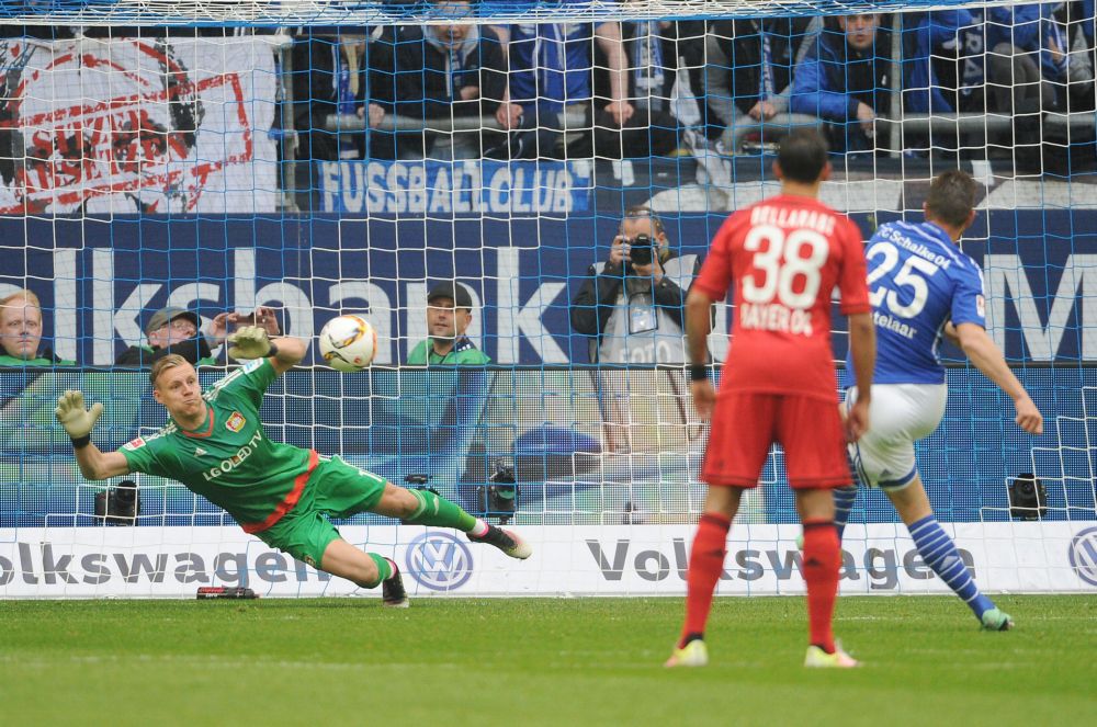 Schalke breekt de tent af tegen Bayer Leverkusen (video)