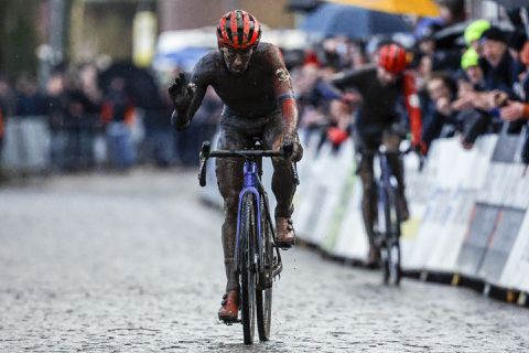 Lars van der Haar juicht in Zaltbommel: voor 4e keer Nederlands kampioen veldrijden
