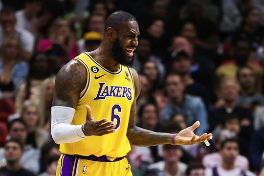 LeBron James niet blij met resultaten LA Lakers: 'Eenmaal kampioen, dan wil je dat blijven'