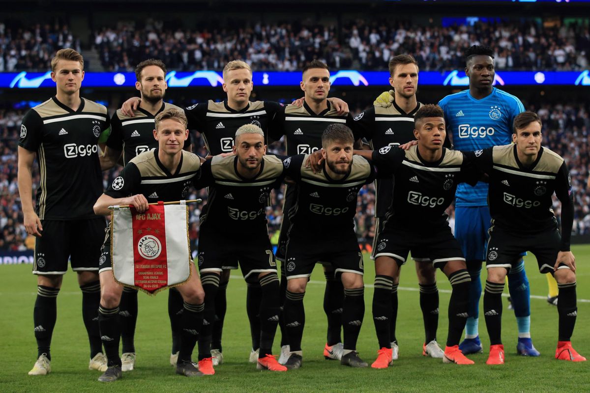 Ajax pas de 3e club die alle uitduels in KO-fase Champions League wint