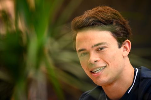 Nyck de Vries: 'Ik voel me schuldig naar mijn zusje toe'