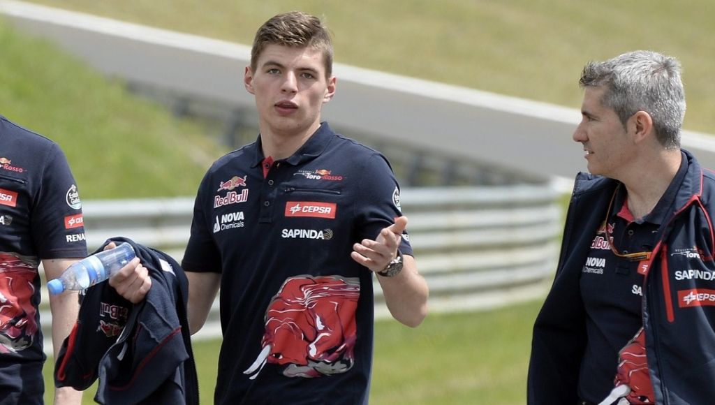 Klagende Verstappen zet 8ste tijd neer in training