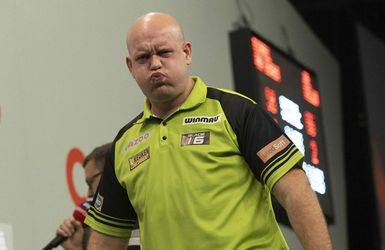 🎥 | Michael van Gerwen is ouderwets mighty tegen Joe Cullen bij Grand Slam of Darts