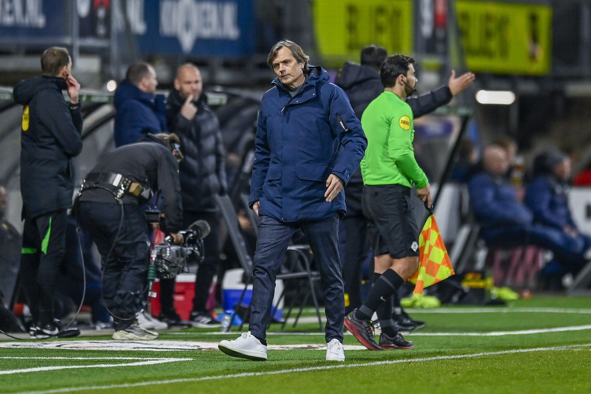 Cocu vs Boukhari! Vitesse-trainer boos: 'Hou je grote bek joh. Bemoei je met je eigen ploeg'