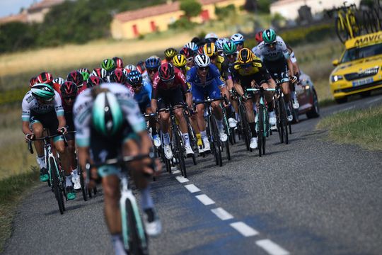 Dit is de samenvatting van de knotsgekke 10de etappe van de Tour (video)