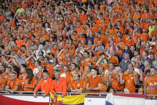'Oranjefans die anderen moeten rapporteren en aangeven, dat riekt naar NSB-praktijken'