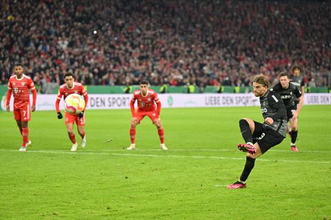 Bayern München in de 95e minuut uit de kwartfinale van de beker geknikkerd door Freiburg