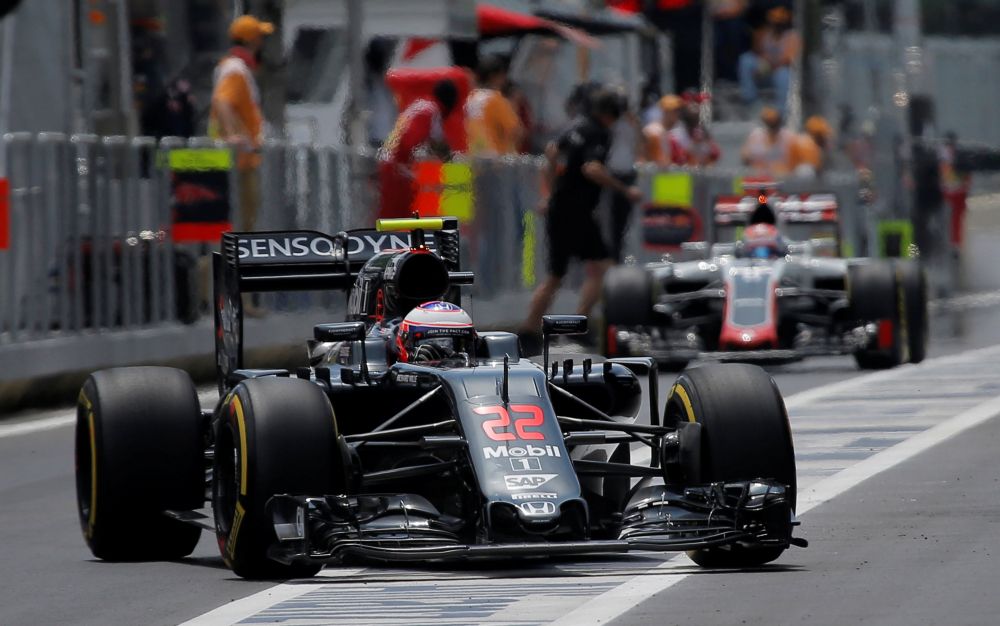Button zinspeelt op vertrek: 'McLaren niet enige optie voor 2017'