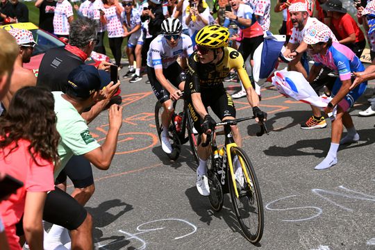 Tweestrijd Vingegaard-Pogacar in Tour de France: Pogacar profiteert van show Jumbo-Visma