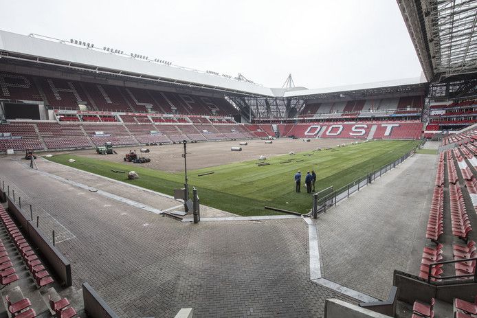 PSV legt nieuwe grasmat in het Philips Stadion