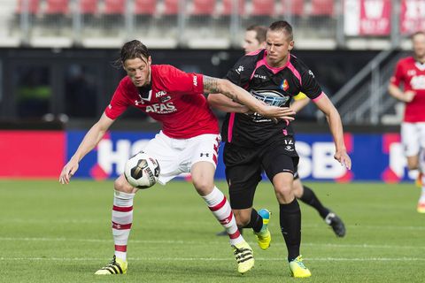 Wedstrijdshirts van AZ-Feyenoord geveild voor familie voormalig AZ-jeugdspeler Van Iperen