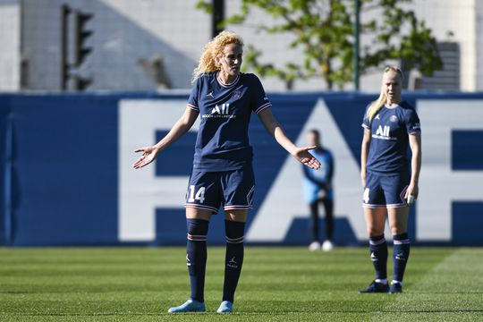 Het gaat weer fout voor Kheira Hamraoui: ze is uit de selectie gezet