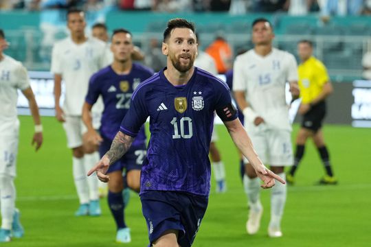 Ontketende Messi lijkt weer de oude: 'Ik zit nu weer lekker in mijn vel'