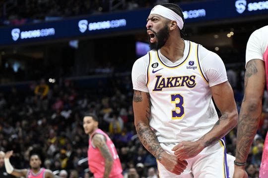 Davis grote ster bij LA Lakers: leidt zijn ploeg met 55 punten langs Washington Wizards