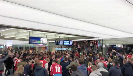 Feestende PSV-fans zetten station Eindhoven op z'n kop (video)