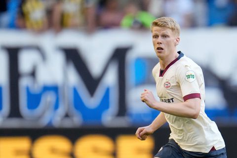 Peter Bosz tevreden over invalbeurt Jerdy Schouten: ‘Speelt hem gelukkig naar de goede kleur’