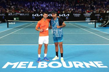 Vol tennisstadion juicht voor GELIJKSPEL tussen emotionele Djokovic en Kyrgios