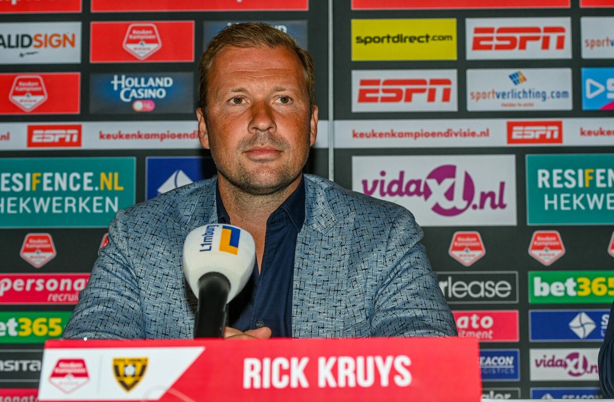 Trainer Rick Kruys volgt bij VVV Jos Luhukay op en krijgt hulp van Dick Advocaat