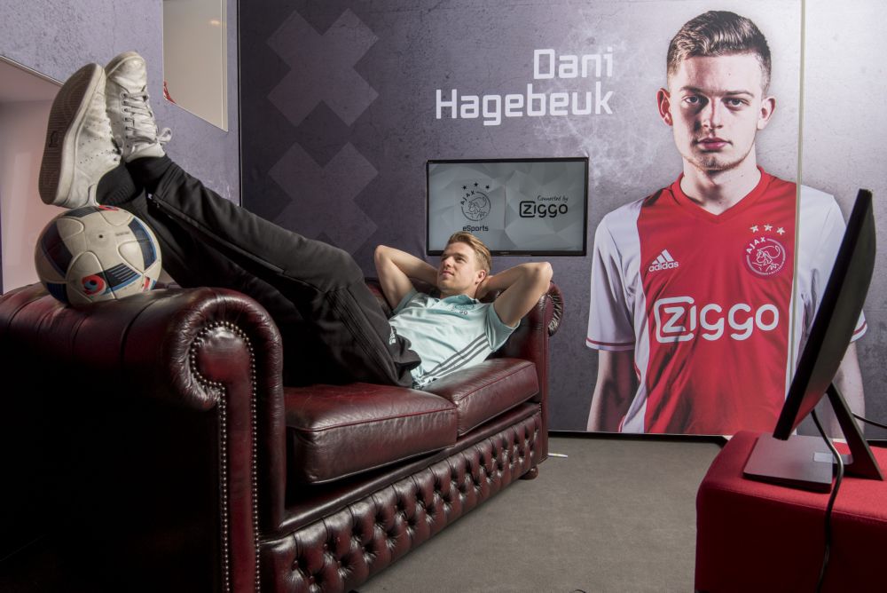 Ajax haalt E-Sporter en verhuurt hem (ja, echt waar) aan Sparta