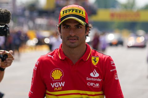 Carlos Sainz kan toch inhalen: coureur houdt zélf jonge horlogedieven aan