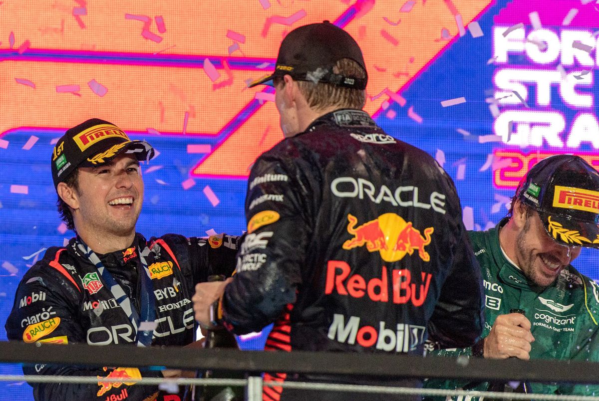 Buitenlandse media: 'Strijd tussen Verstappen en Pérez kan voor onrust zorgen bij Red Bull'