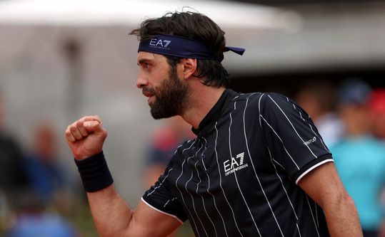 Dit is Nikoloz Basilashvili, Tim van Rijthovens tegenstander op Wimbledon