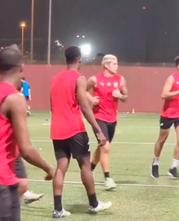 🎥 | Check! James Rodriguez verschijnt 'gewoon' op de training van Al-Rayyan