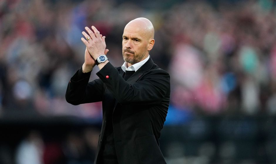 🎥 | Erik ten Hag feliciteert PSV, maaaaaaar: 'Er had maar 1 ploeg met de beker mogen staan'