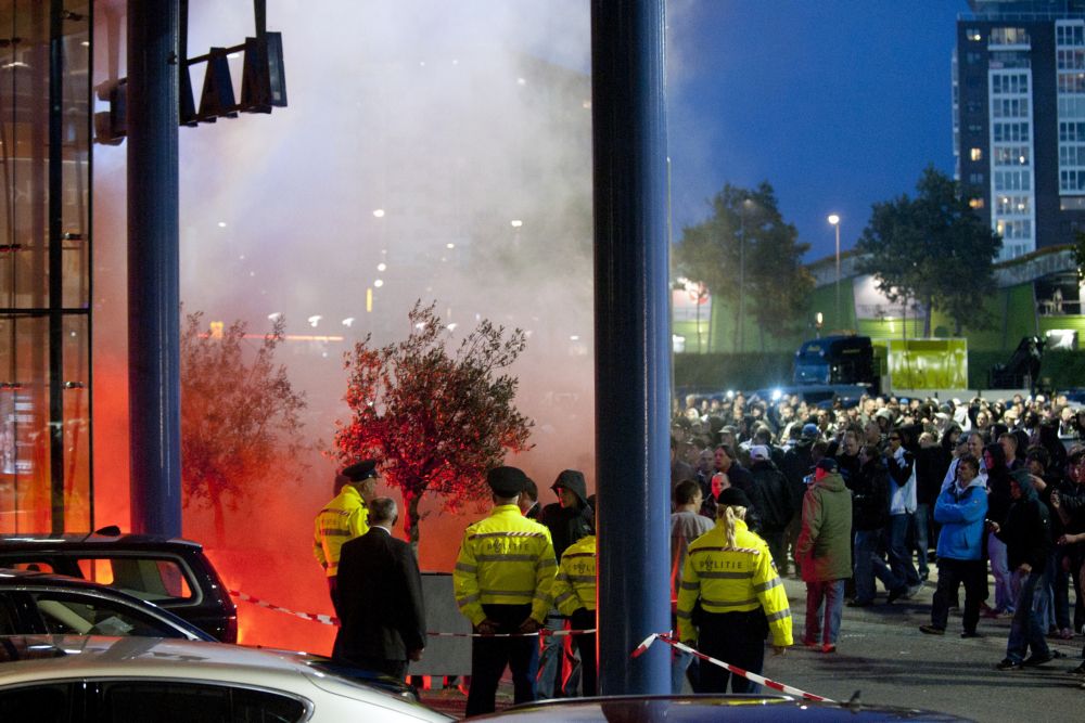 Club Brugge bevestigt verhaal: "Spelers gaven tickets weg aan hooligans"