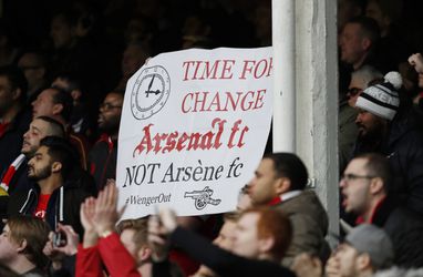 Wenger: 'Ik blijf zeker nog een jaar bij Arsenal'