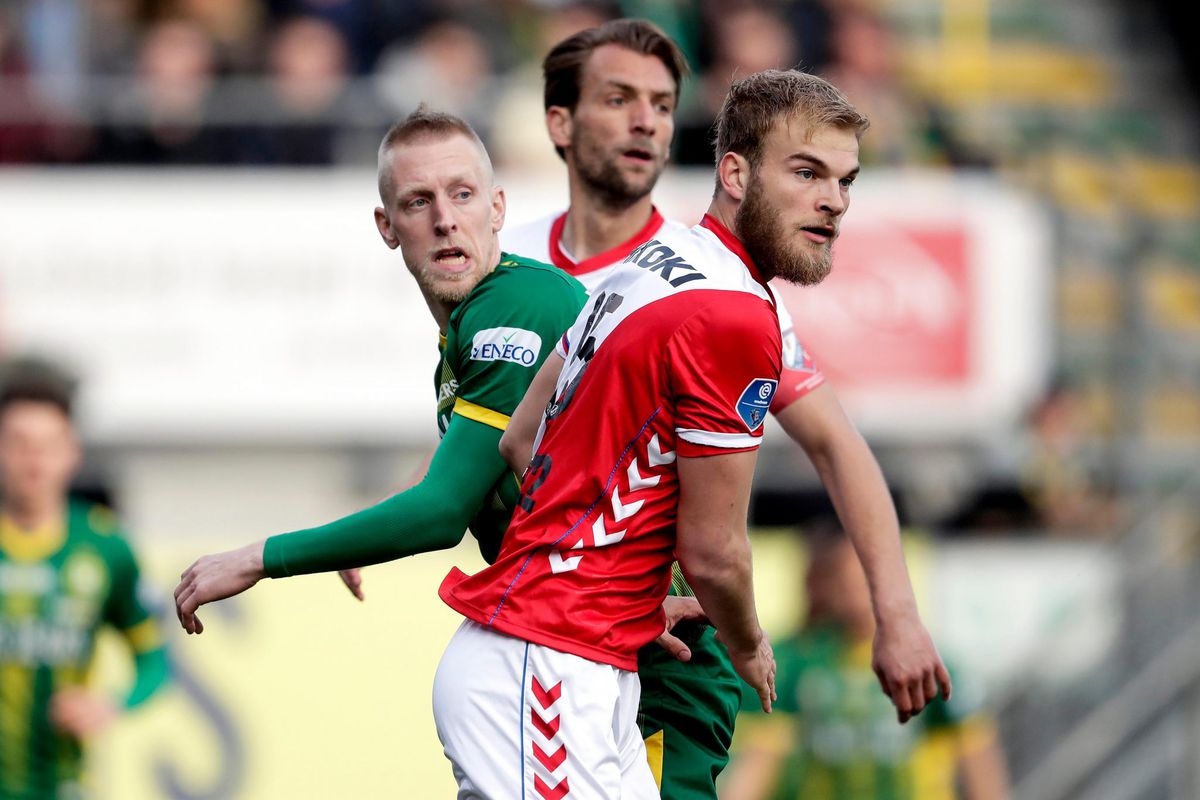 'FC Utrecht-verdediger Letschert ging in de rust totaal uit z'n dak en werd daarom gewisseld'