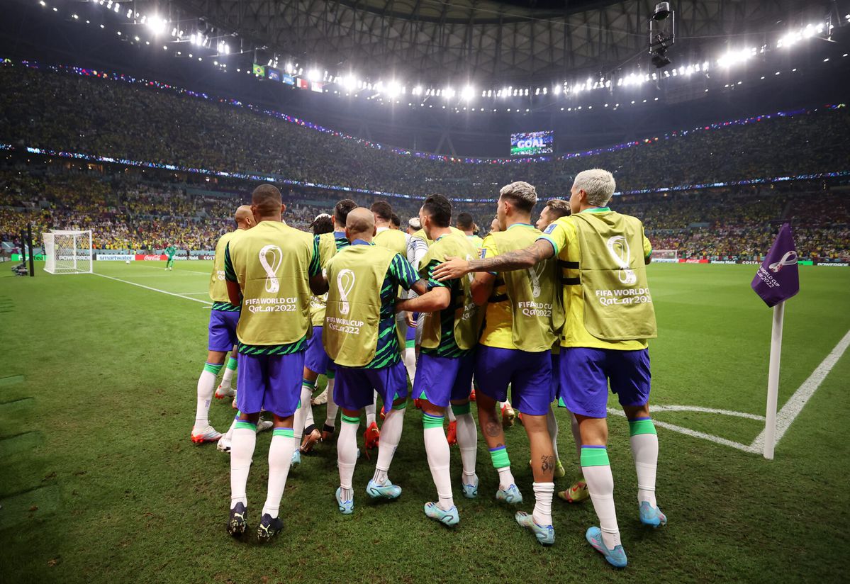 Brazilië wint door 2 goals van Richarlison - waaronder een wereldpegel - van Servië
