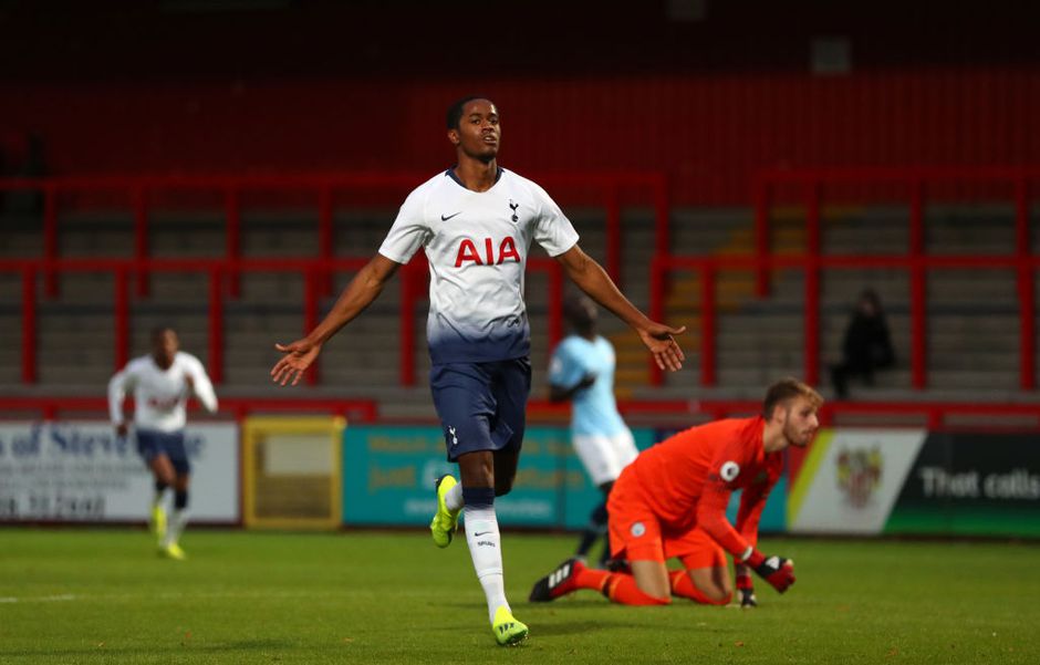 Almere legt Tottenham-speler voor 2 jaar vast